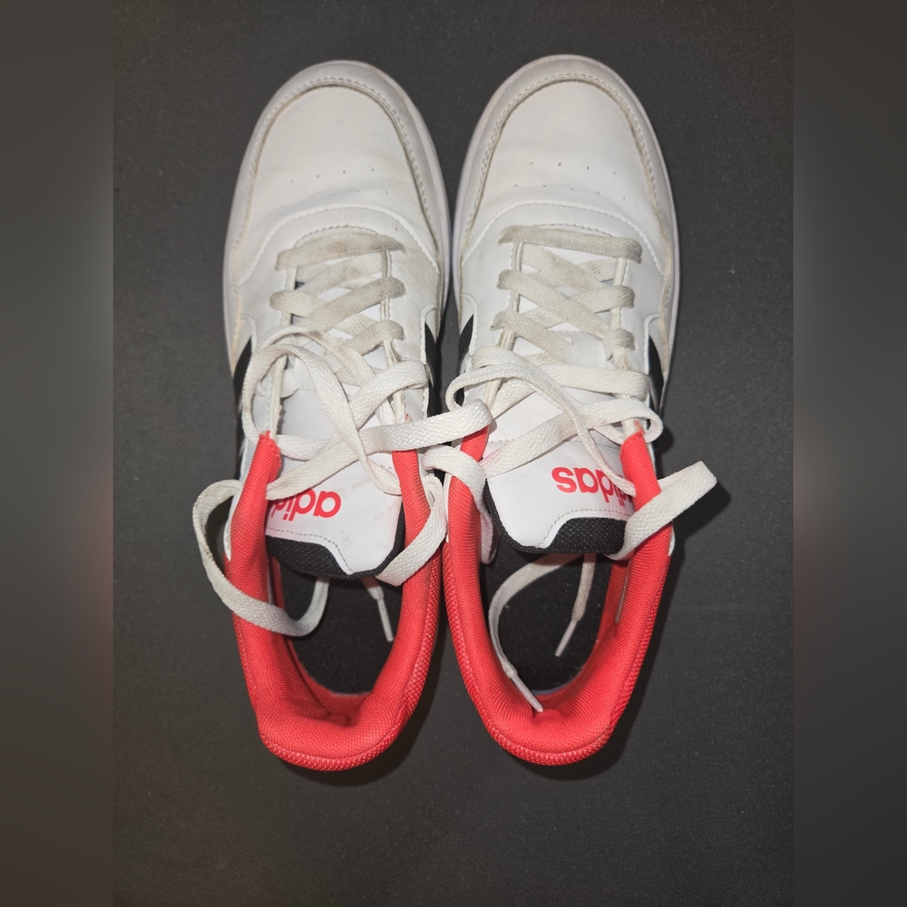 ADIDAS BIG KIDS SIZE 7 "Hoops" Sneaker